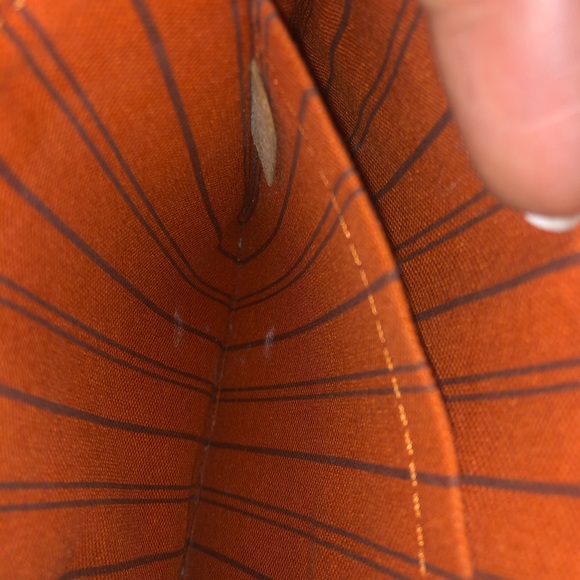 Louis Vuitton Neverfull Pouchette - Picture 5 of 5